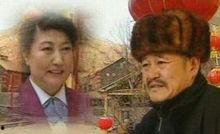 赵本山扮演刘老根吃瓜,赵本山演绎乡村生活的幽默瞬间