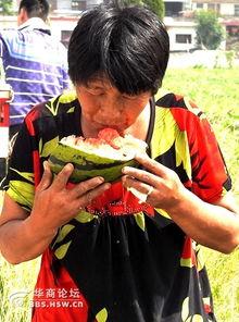 老太太吃瓜搞笑