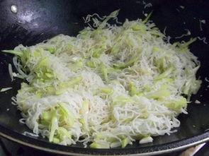 炒米粉吃瓜事件,一场网络狂欢背后的食品安全反思