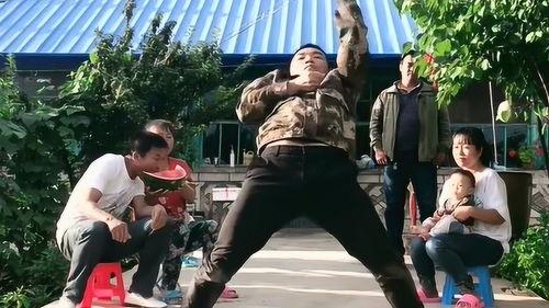 跳舞的吃瓜群众  第2张